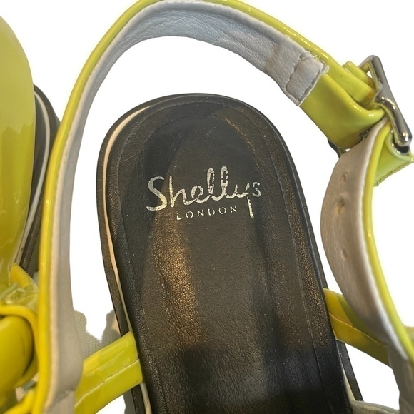 Grey Suede and Lime Trim Sandel💛🤍 - Picture 5 of 10